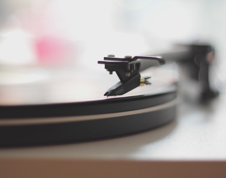 Vinyl record music player